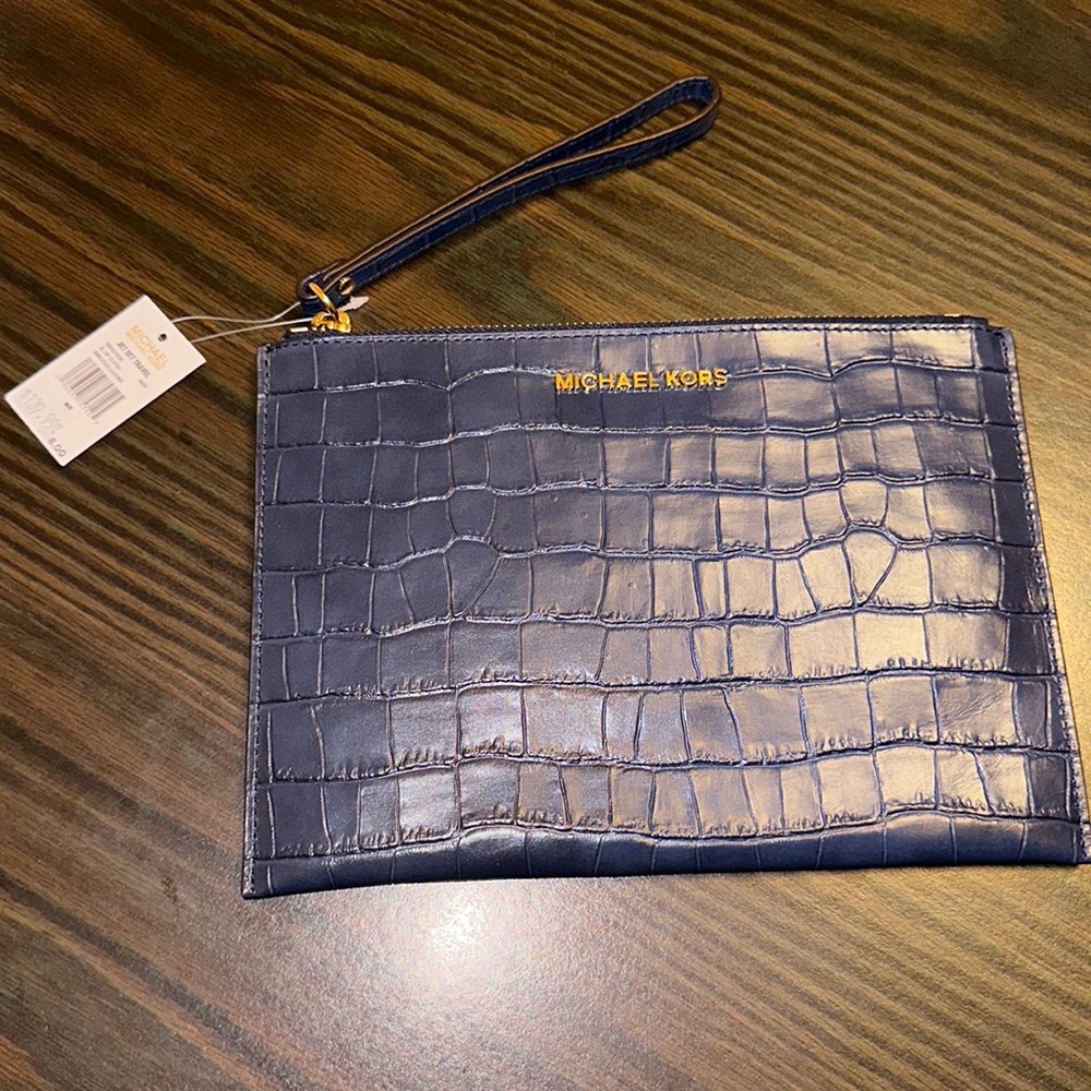 Blue-ish Grey-ish Michael Kors Jet Set Travel XL Zip Clutch💙